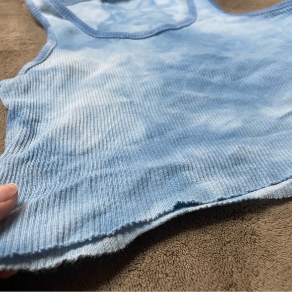 Super cute tiny tank top - Picture 2 of 3